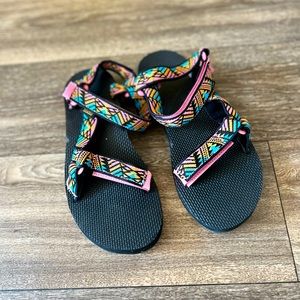 Women Teva size 9